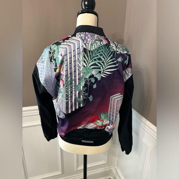 RARE NIKE REVERSIBLE JAPANESE GRAPHIC RUNNING BOMBER JACKET CJ4976-010 WOMEN S - Picture 5 of 14